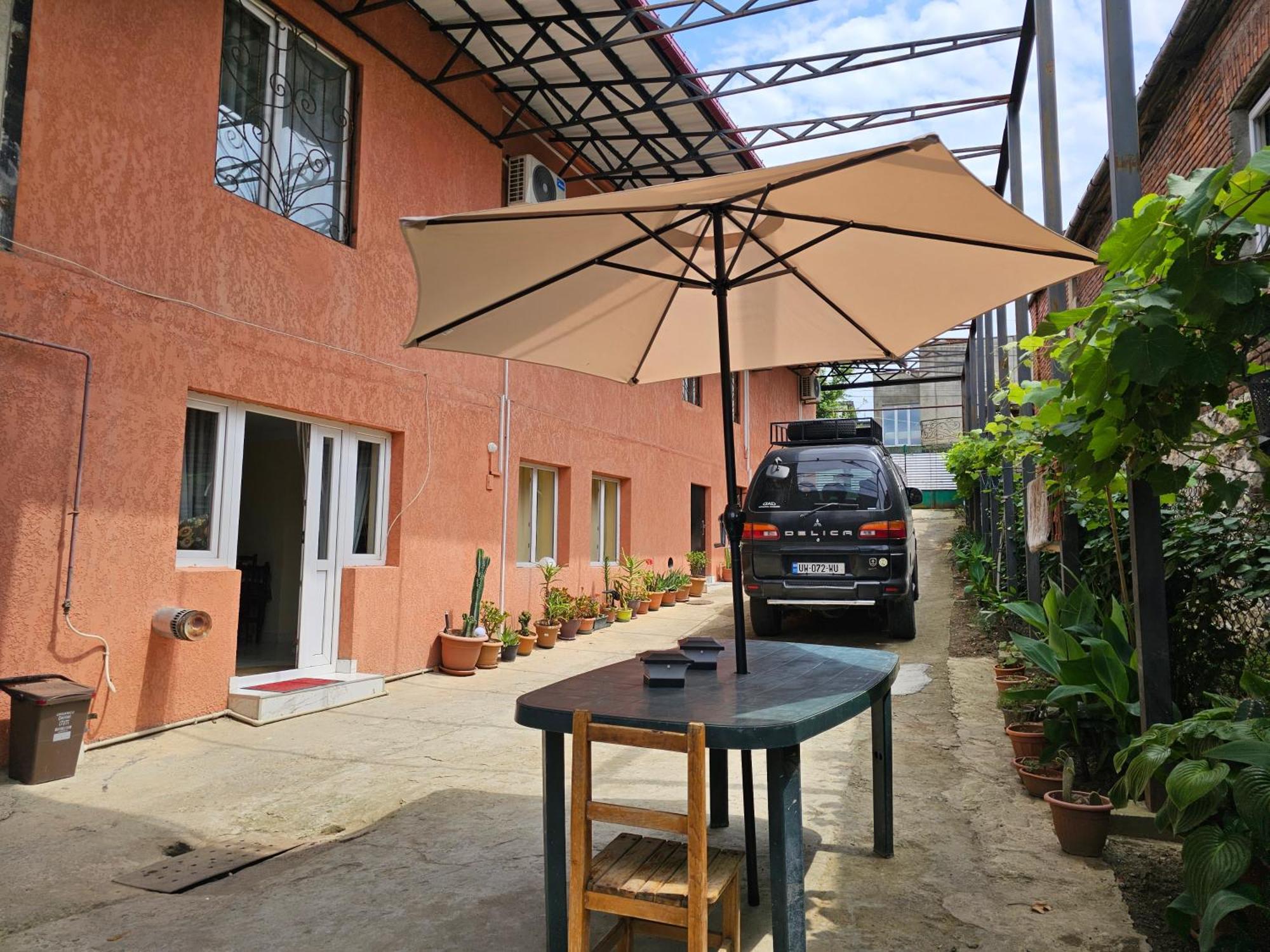 Guest House Amo Кутаиси Экстерьер фото